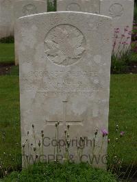 Etaples Military Cemetery - Beck, F A